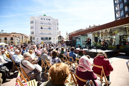 La artista ha sido la encargada de inaugurar el ciclo Transfusión Flamenca.