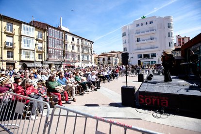 La artista ha sido la encargada de inaugurar el ciclo Transfusión Flamenca.