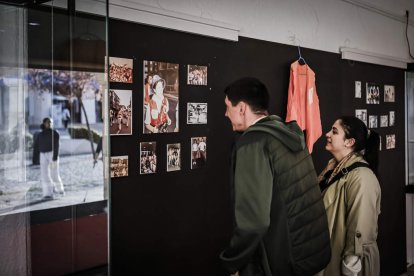 La semana cultural arranca con una muestra fotográfica de la historia de la peña