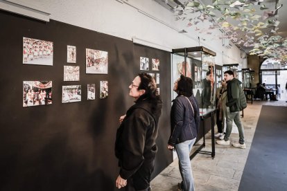 La semana cultural arranca con una muestra fotográfica de la historia de la peña