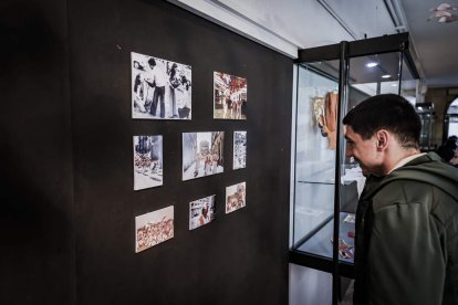 La semana cultural arranca con una muestra fotográfica de la historia de la peña