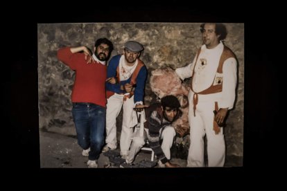 La semana cultural arranca con una muestra fotográfica de la historia de la peña