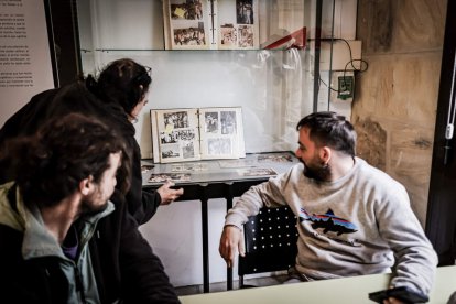 La semana cultural arranca con una muestra fotográfica de la historia de la peña