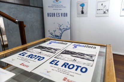 La muestre acoge viñetas de Andrés Rábago relacionadas con el agua