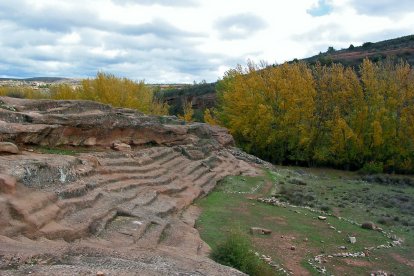 El graderío rupestre de Tiermes, uno de los espacios más enigmáticos del recorrido, tallado directamente en la arenisca