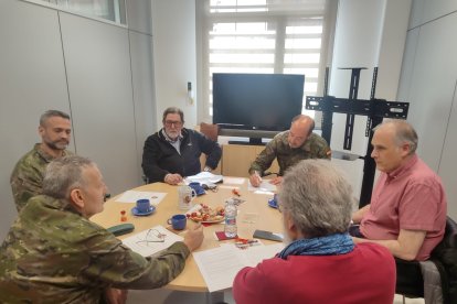 Otra imagen del jurado calificador en la Subdelegación de Defensa en Soria.