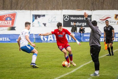 El equipo adnamantino se lleva el derbi provincial por 5-0
