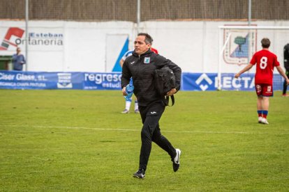 El equipo adnamantino se lleva el derbi provincial por 5-0