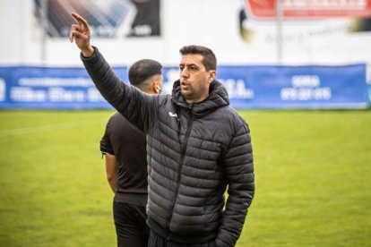 El equipo adnamantino se lleva el derbi provincial por 5-0