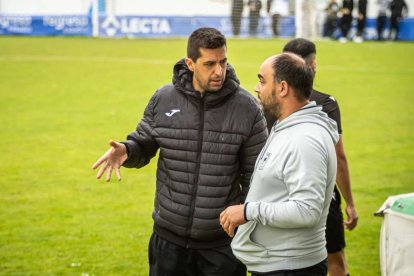 El equipo adnamantino se lleva el derbi provincial por 5-0