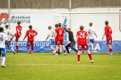 El equipo adnamantino se lleva el derbi provincial por 5-0