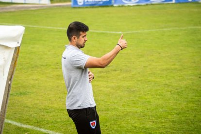 El equipo adnamantino se lleva el derbi provincial por 5-0