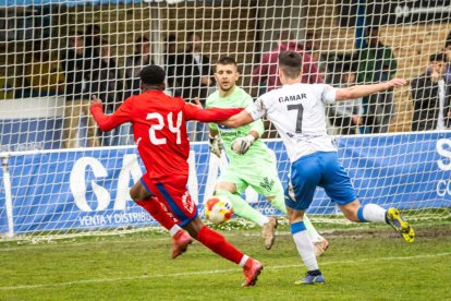 El equipo adnamantino se lleva el derbi provincial por 5-0