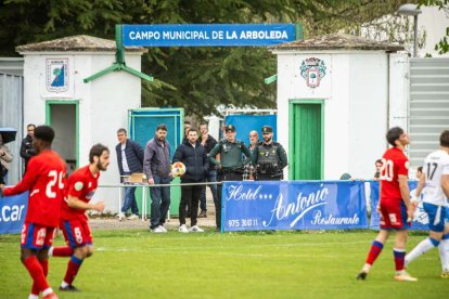 El equipo adnamantino se lleva el derbi provincial por 5-0