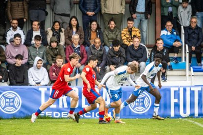 El equipo adnamantino se lleva el derbi provincial por 5-0