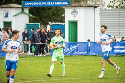 El equipo adnamantino se lleva el derbi provincial por 5-0
