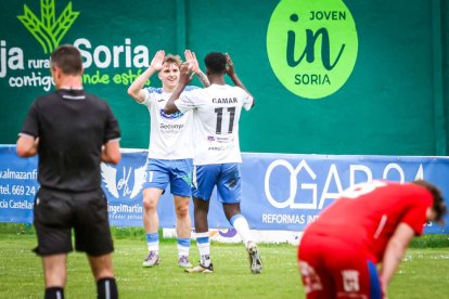 El equipo adnamantino se lleva el derbi provincial por 5-0
