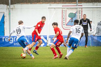 El equipo adnamantino se lleva el derbi provincial por 5-0
