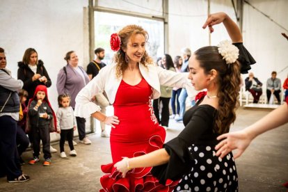 Puestos de venta al público y actividades durante toda la jornada