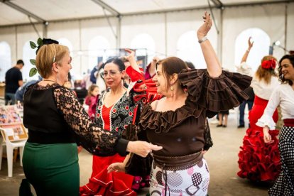Puestos de venta al público y actividades durante toda la jornada