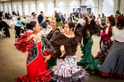 Puestos de venta al público y actividades durante toda la jornada