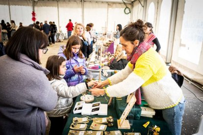 Puestos de venta al público y actividades durante toda la jornada