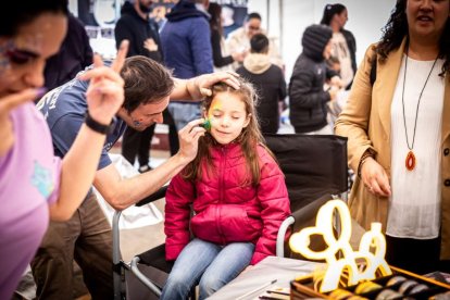 Puestos de venta al público y actividades durante toda la jornada