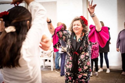 Puestos de venta al público y actividades durante toda la jornada