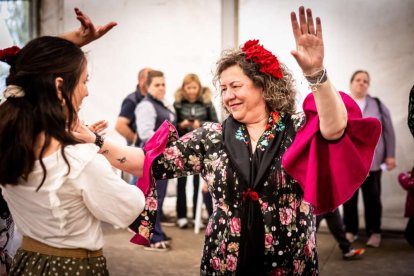 Puestos de venta al público y actividades durante toda la jornada