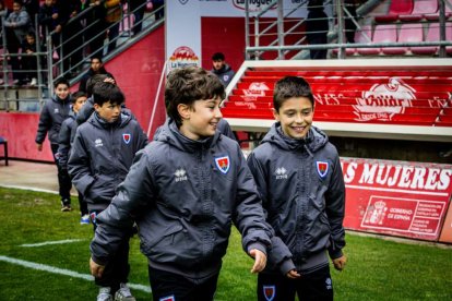 Victoria para mantenerse vivo en la pelea y que sirve de homenaje a la cantera y la afición
