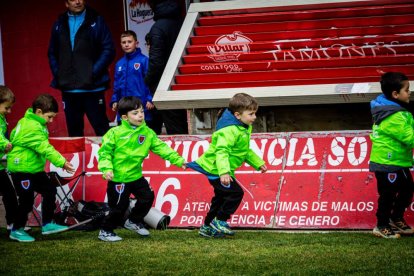 Victoria para mantenerse vivo en la pelea y que sirve de homenaje a la cantera y la afición