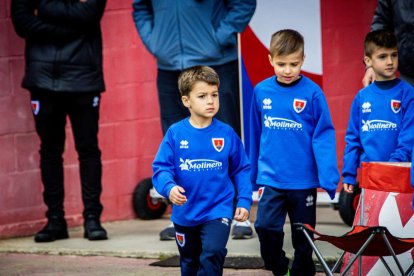 Victoria para mantenerse vivo en la pelea y que sirve de homenaje a la cantera y la afición