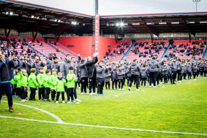 Victoria para mantenerse vivo en la pelea y que sirve de homenaje a la cantera y la afición