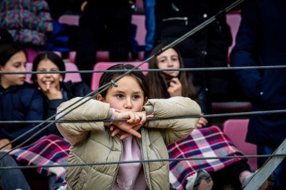 Victoria para mantenerse vivo en la pelea y que sirve de homenaje a la cantera y la afición
