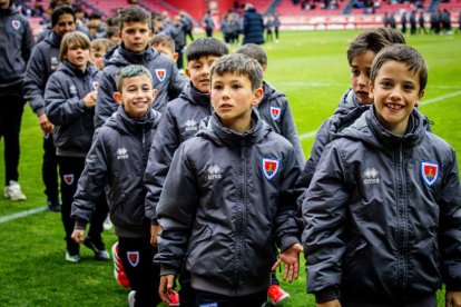 Victoria para mantenerse vivo en la pelea y que sirve de homenaje a la cantera y la afición