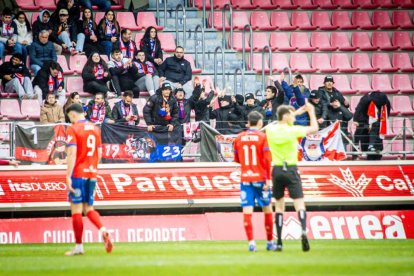Victoria para mantenerse vivo en la pelea y que sirve de homenaje a la cantera y la afición