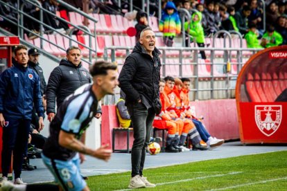 Victoria para mantenerse vivo en la pelea y que sirve de homenaje a la cantera y la afición