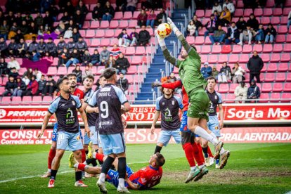 Victoria para mantenerse vivo en la pelea y que sirve de homenaje a la cantera y la afición