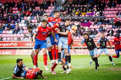 Victoria para mantenerse vivo en la pelea y que sirve de homenaje a la cantera y la afición
