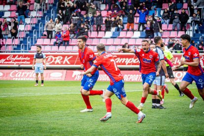 Victoria para mantenerse vivo en la pelea y que sirve de homenaje a la cantera y la afición