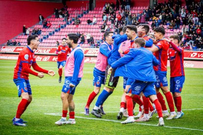 Victoria para mantenerse vivo en la pelea y que sirve de homenaje a la cantera y la afición
