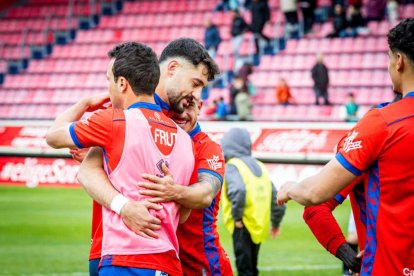 Victoria para mantenerse vivo en la pelea y que sirve de homenaje a la cantera y la afición