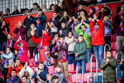 Victoria para mantenerse vivo en la pelea y que sirve de homenaje a la cantera y la afición
