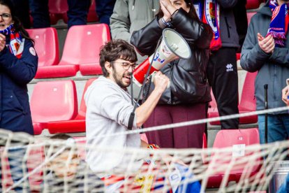 Victoria para mantenerse vivo en la pelea y que sirve de homenaje a la cantera y la afición