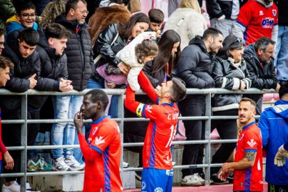 Victoria para mantenerse vivo en la pelea y que sirve de homenaje a la cantera y la afición