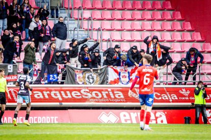 Victoria para mantenerse vivo en la pelea y que sirve de homenaje a la cantera y la afición