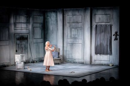 Una tragicomedia basada en la obra literaria de Simone de Beauvoir