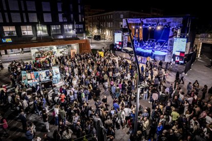 Una plaza abarrotada para celebrar el Día de Castilla y León