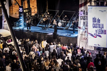 Una plaza abarrotada para celebrar el Día de Castilla y León