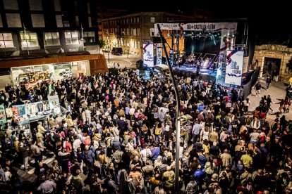 Una plaza abarrotada para celebrar el Día de Castilla y León